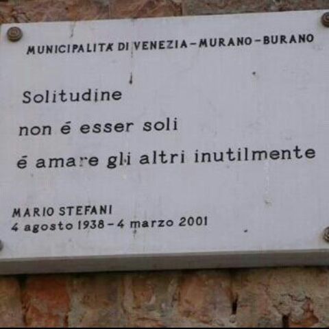 Solitudine non è esser soli è amare gli altri inutilmente